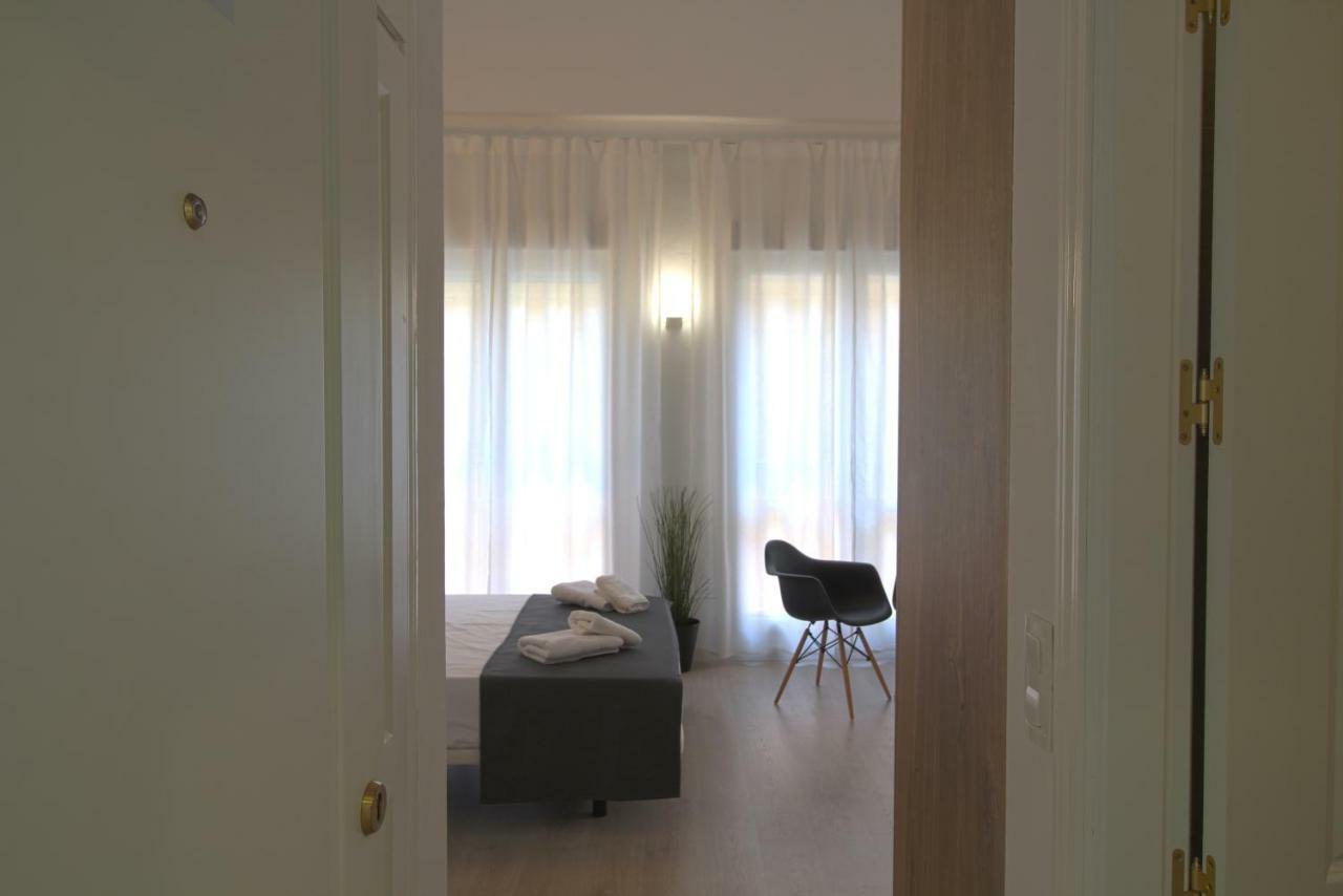 Apartamentos Romero Luna マラガ エクステリア 写真