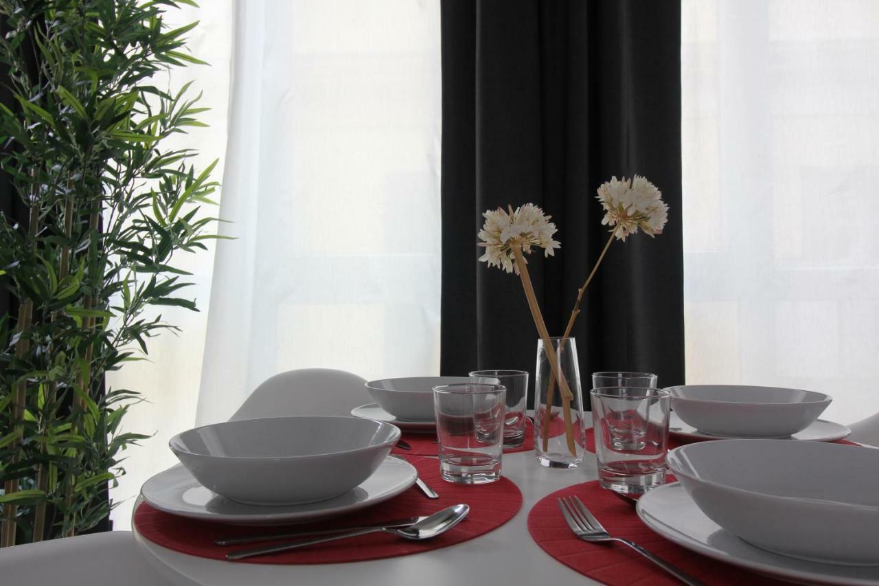 Apartamentos Romero Luna マラガ エクステリア 写真