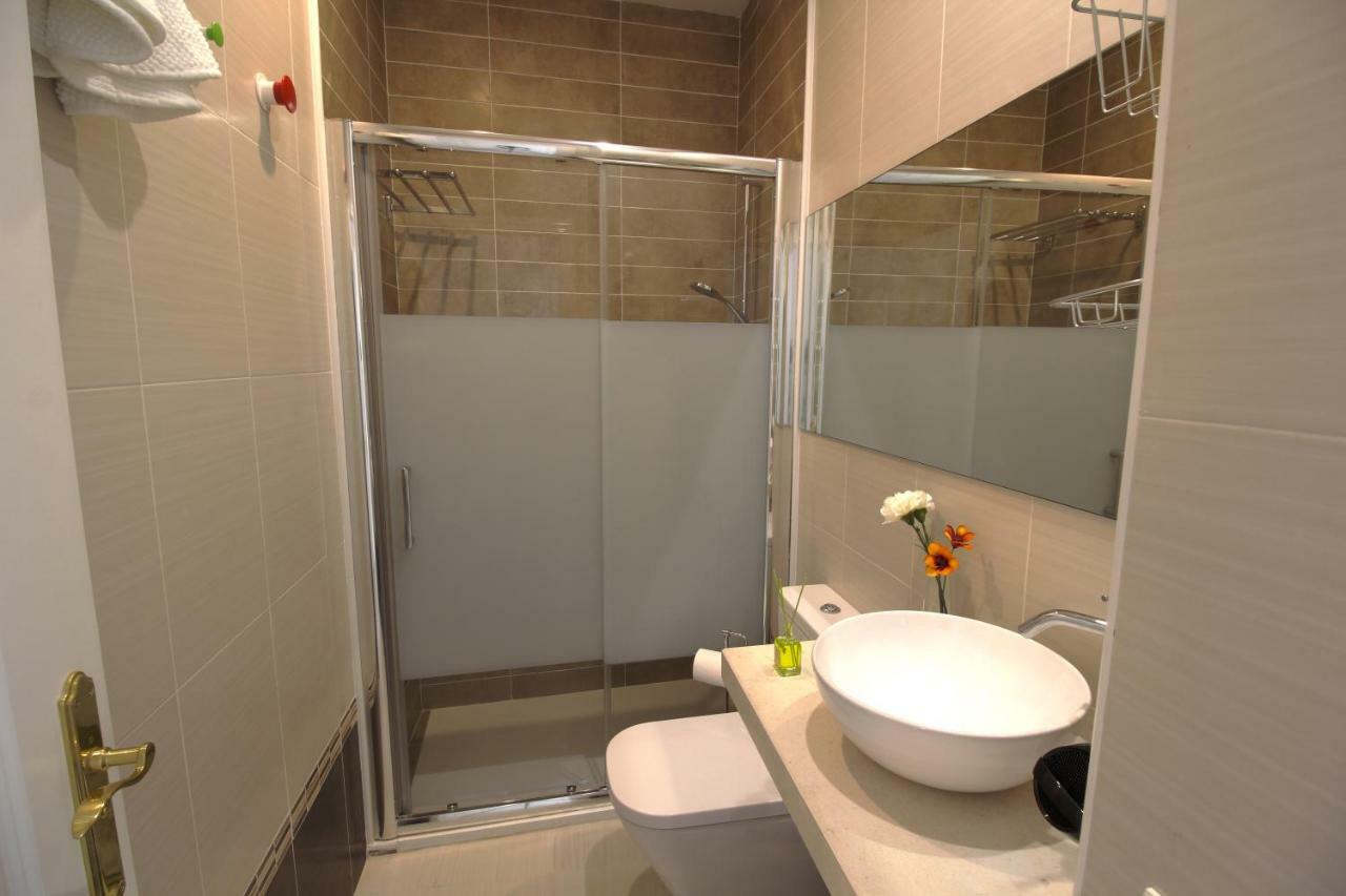 Apartamentos Romero Luna マラガ エクステリア 写真
