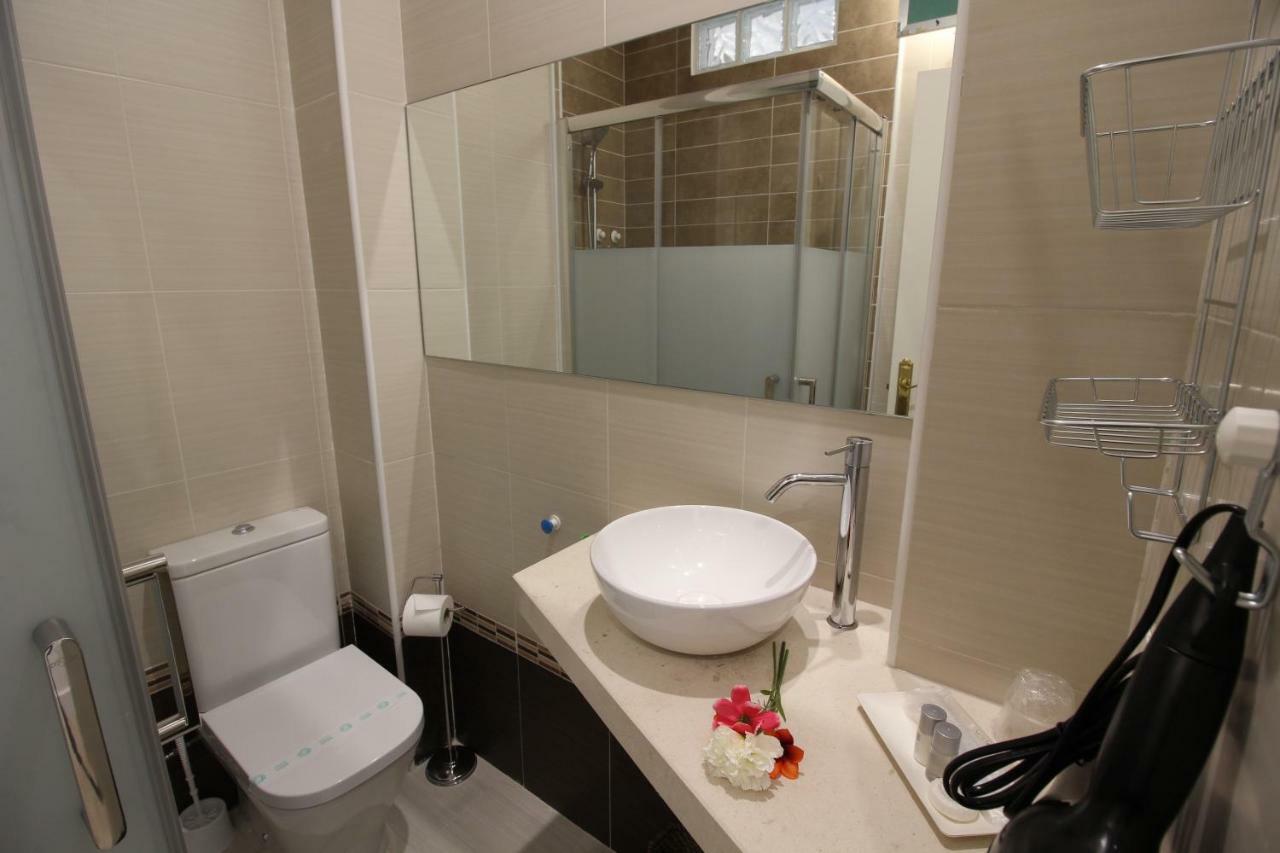 Apartamentos Romero Luna マラガ エクステリア 写真