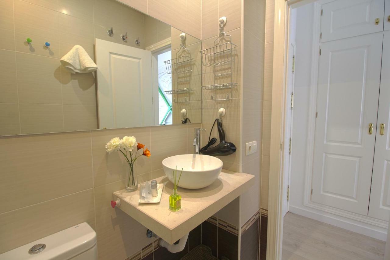 Apartamentos Romero Luna マラガ エクステリア 写真